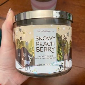 bath and body works candle in snowy peach berry